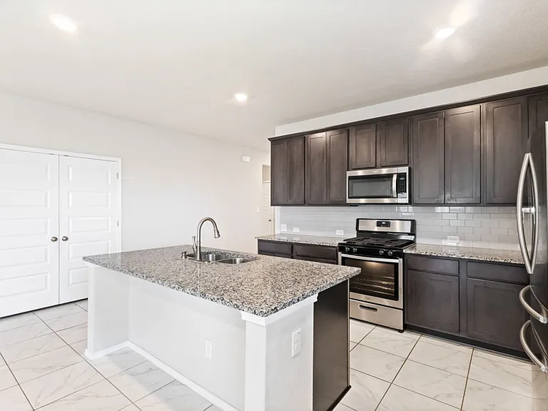 5042 Italica Rd — Photo 5