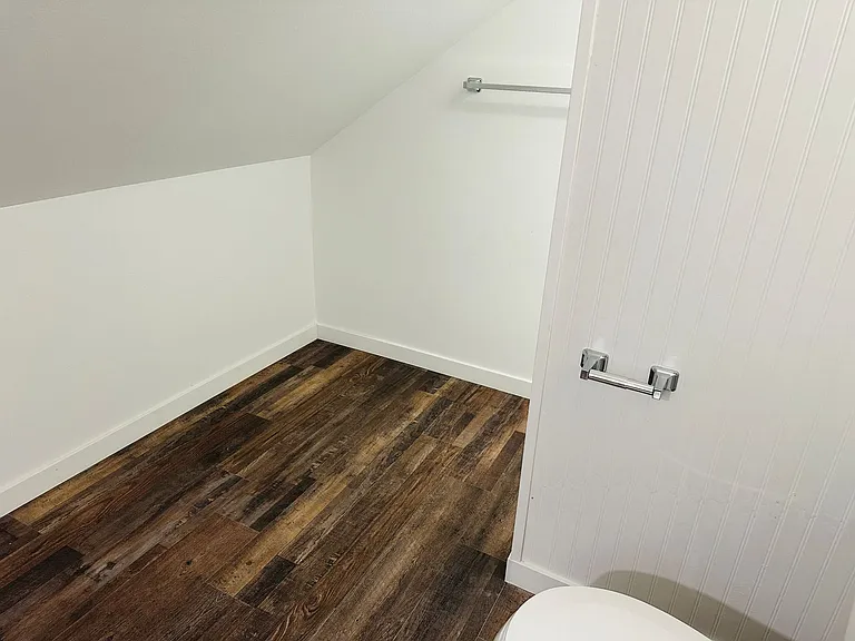 921 E 4th St #17 — Photo 8