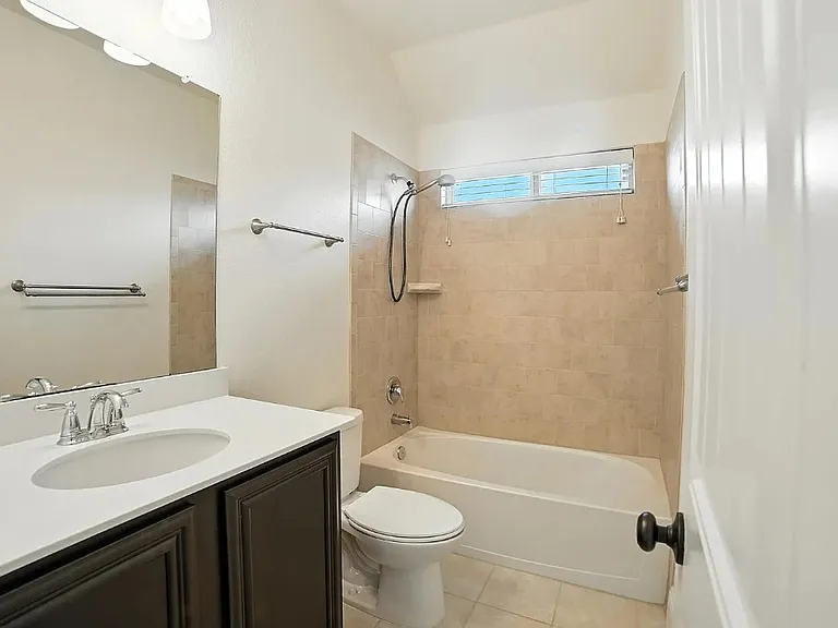 2404 Sabine Cir — Photo 24