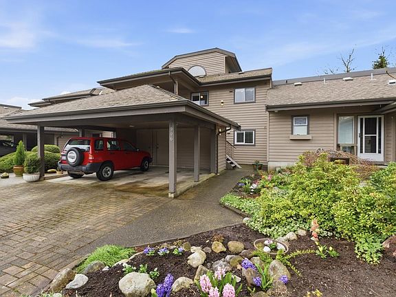 2nd image of 906 Roche Point Dr