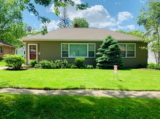 820 Laurel Ave, Woodstock, IL 60098