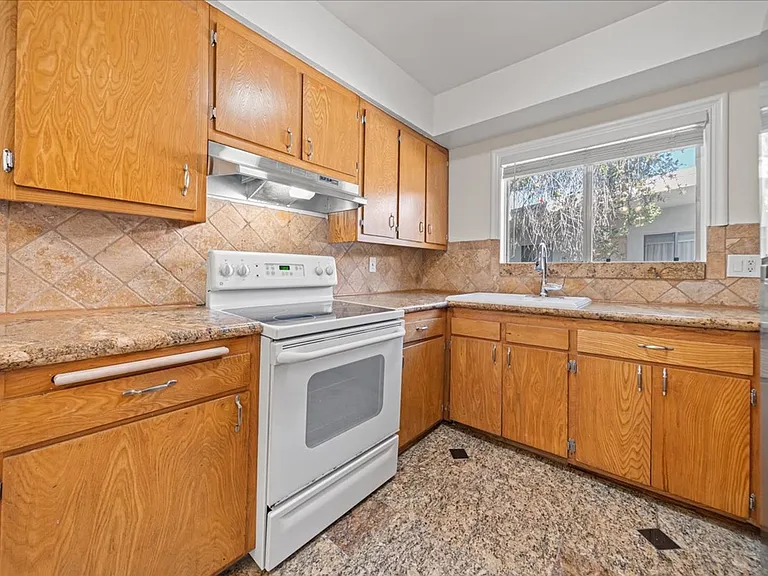 11661 Erwin St #19 — Photo 5