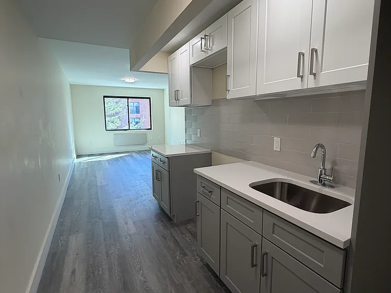 2512 Bronx Park E #A — Photo 4