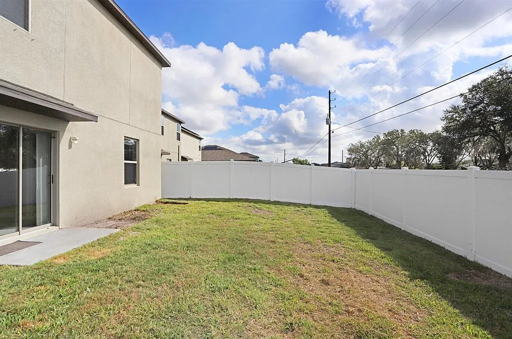5 bed, 2.5 bath, 2415 sqft, $2,650 — Photo 4