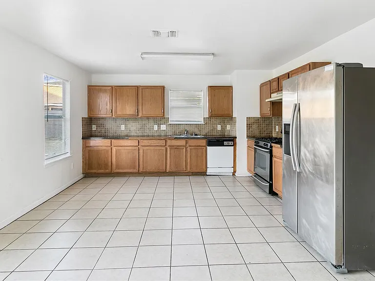 7938 Chatham Springs Ln — Photo 7