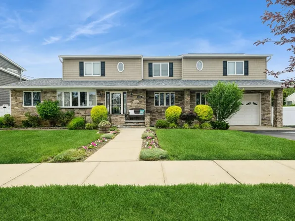 2350 Narraganset Avenue, Seaford, NY 11783