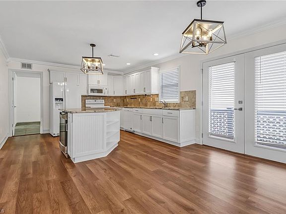 5th image of 446 Leawood CIR