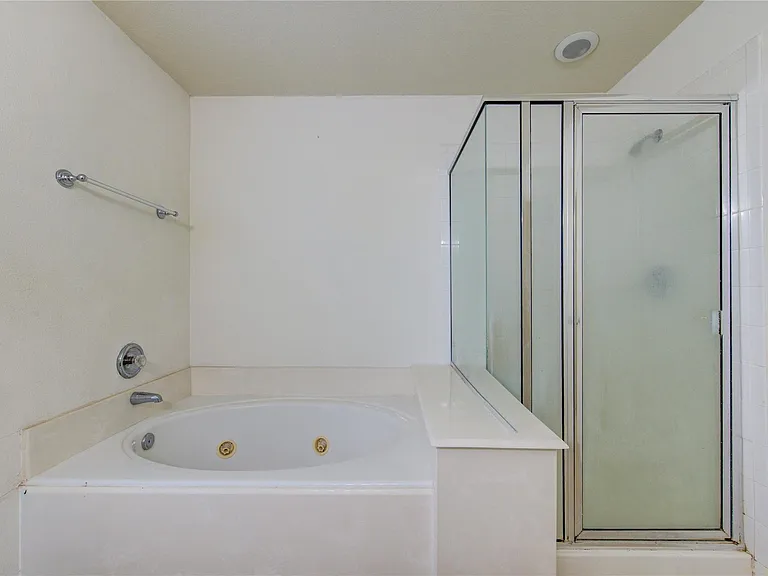 14027 Coveney Dr — Photo 33