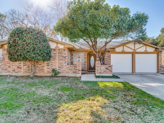2306 Vineyard Dr, Arlington, TX 76015