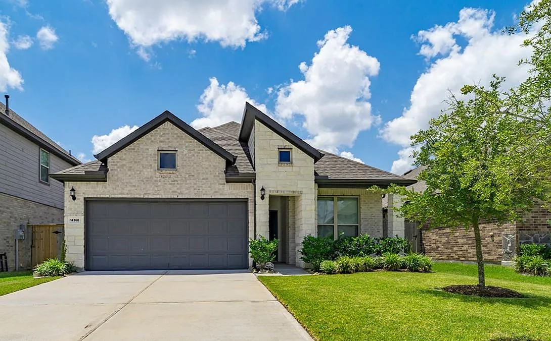 4 bed, 3.0 bath, 2166 sqft, $2,500 — Photo 1