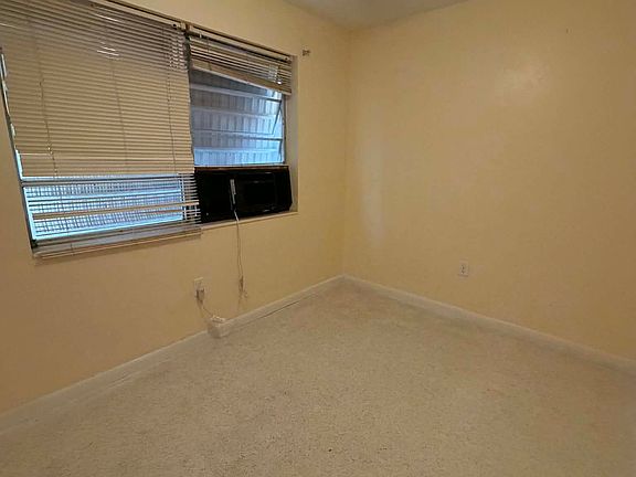 4th image of 4404 Bayano St #1