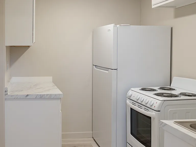 425 SE 2nd St #3 — Photo 6