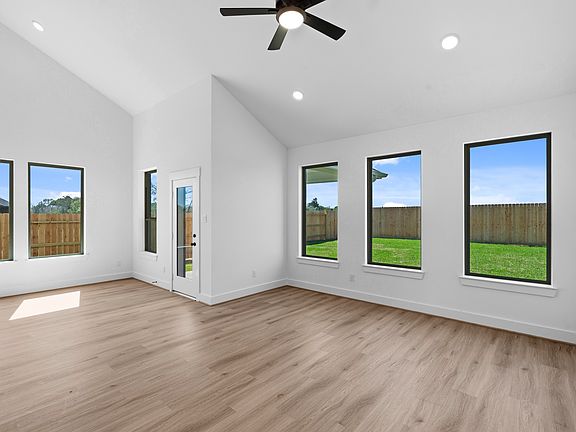 3rd image of 320 Legacy Point Dr