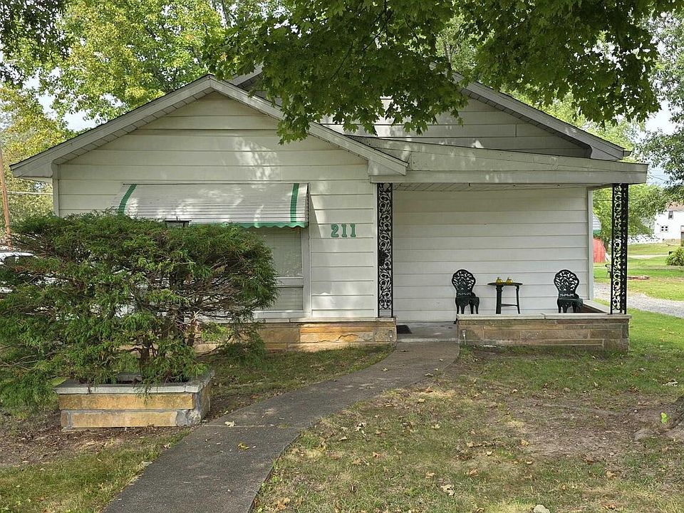 1st image of 211 Maple St