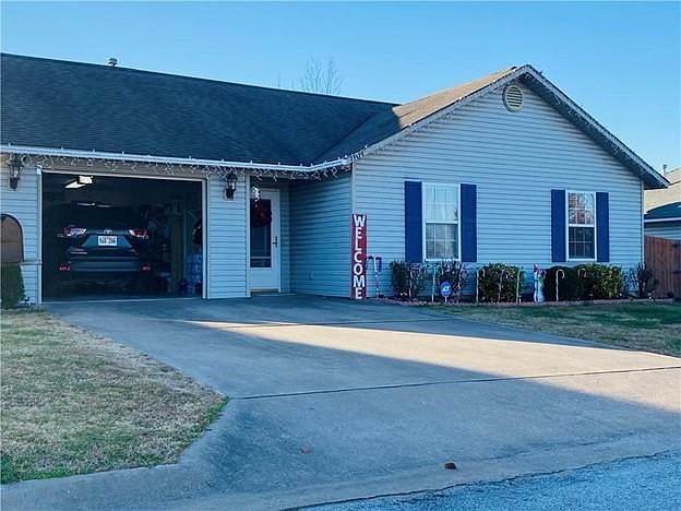1st image of 1104 Arrowwood Ln