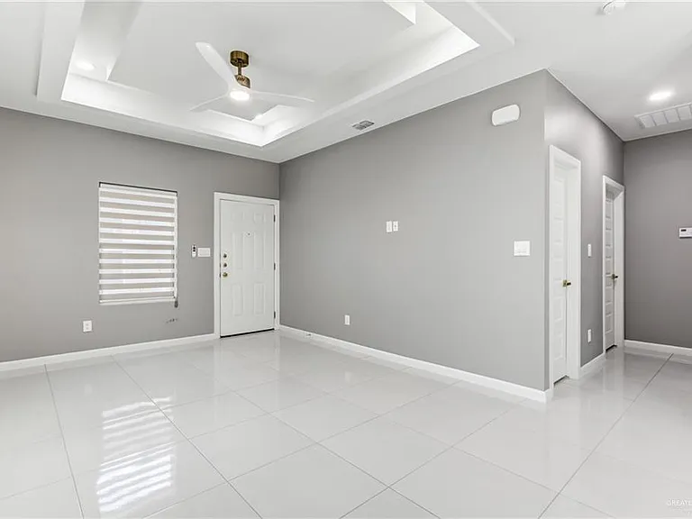 1802 W Violet Dr #1 — Photo 2
