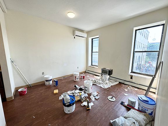 4th image of 13 Ruggles St #5