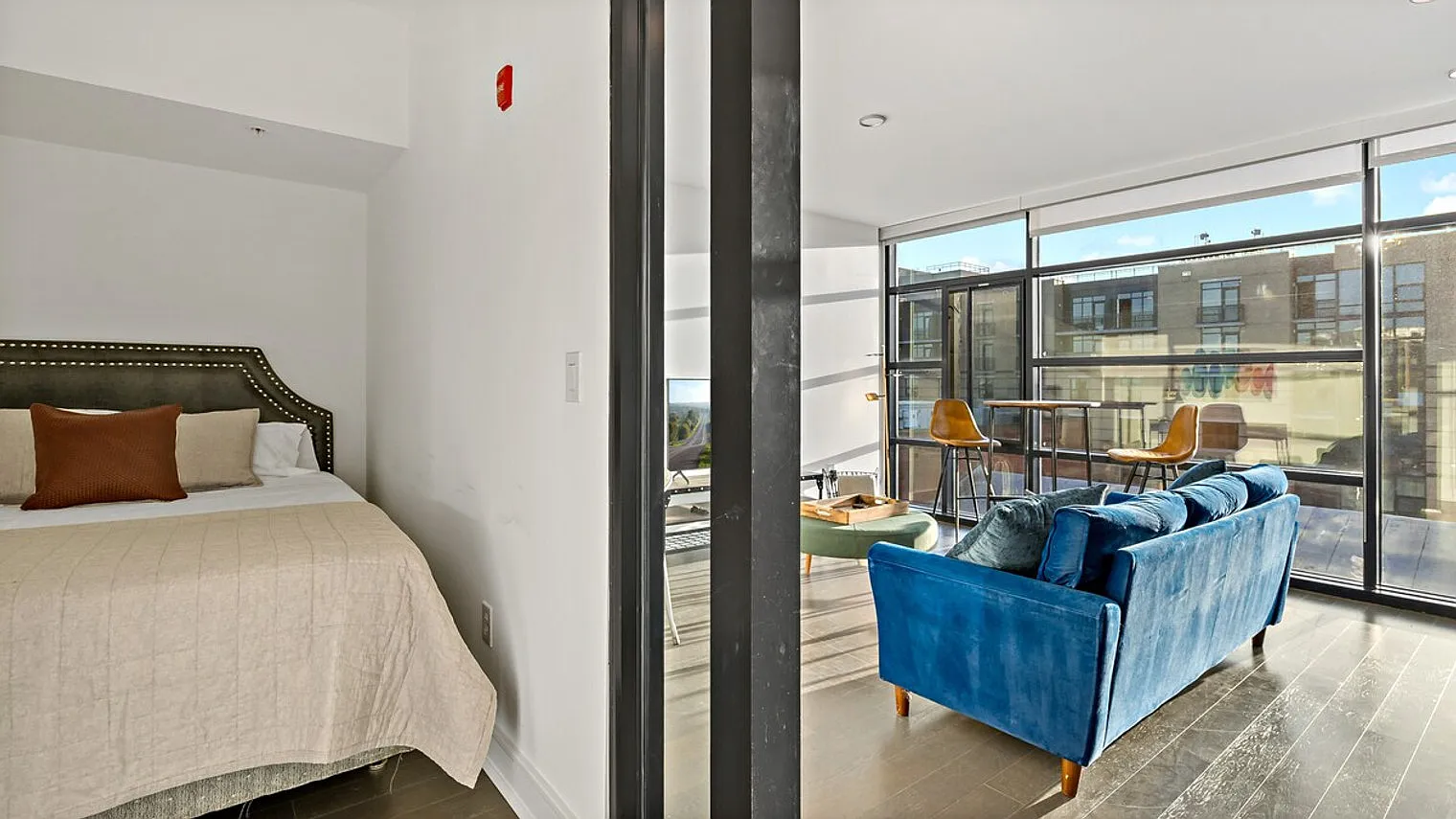 1 bed, 1.0 bath, $5,300 — Photo 4