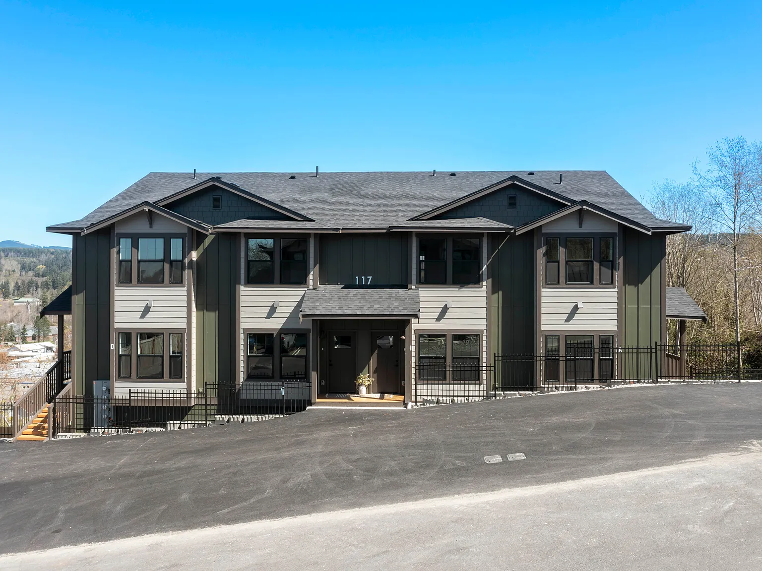 Eatonville 3 Bedroom with Pictureque Views — Photo 1