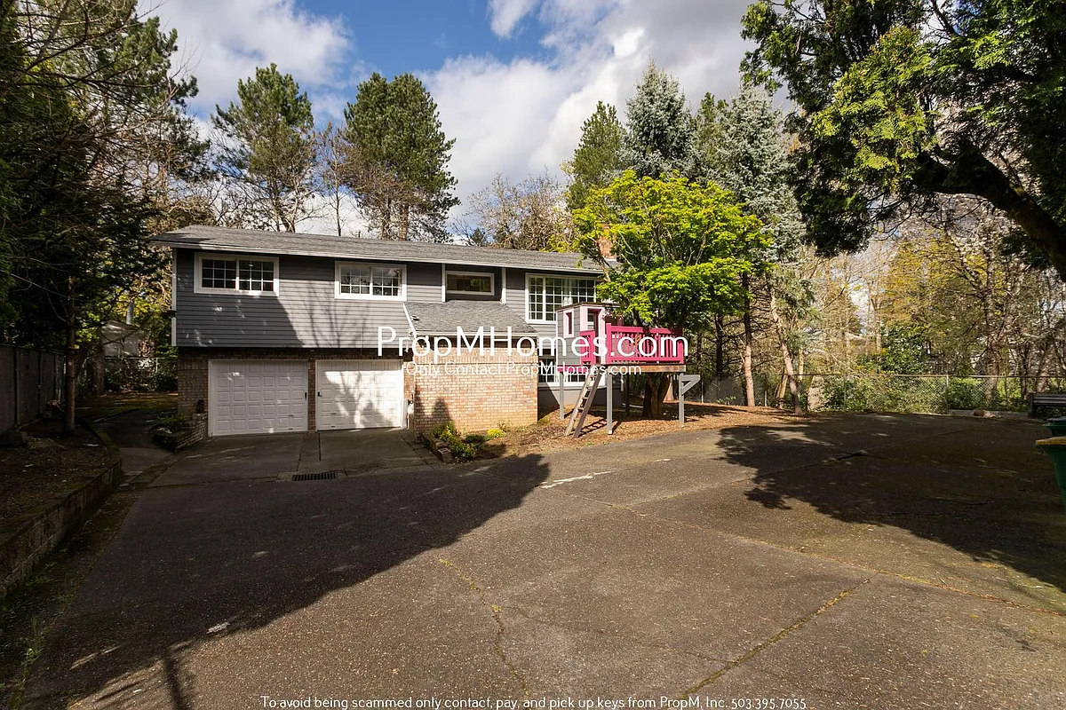 Building Photo - 537 SW 19th Pl