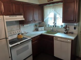 111 Haypath Rd, Plainview, NY 11803