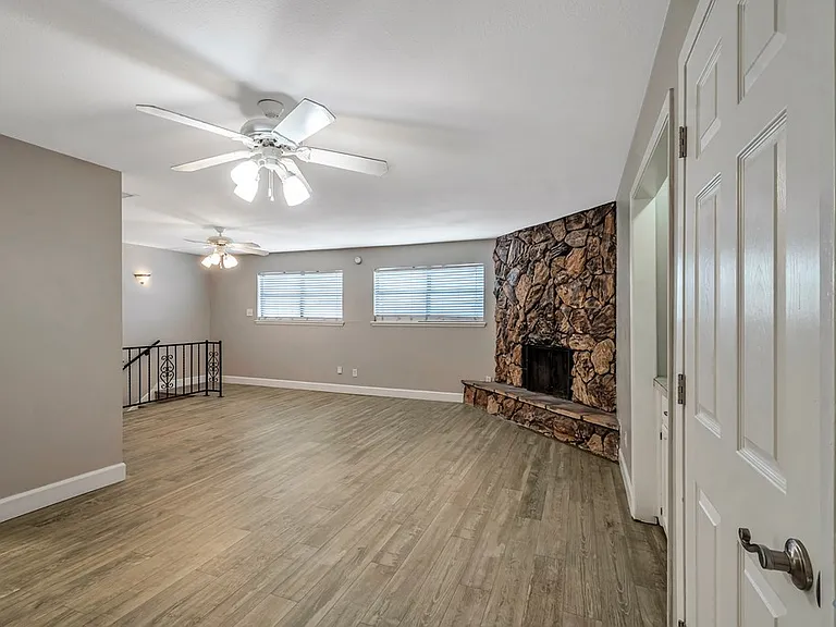 422 W Pecan Ave #D — Photo 11