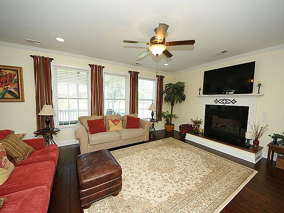 3rd image of 257 Silver Cypress Cir