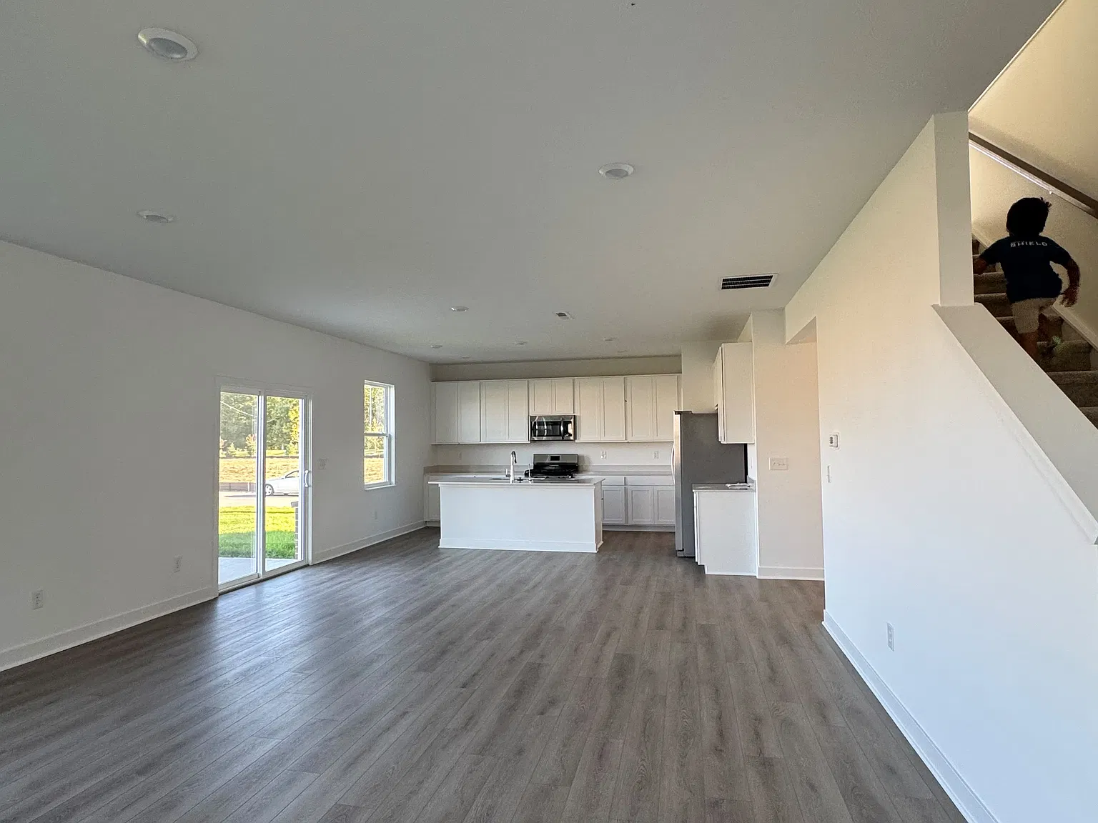 5 bed, 3.5 bath, 3079 sqft, $2,800 — Photo 4