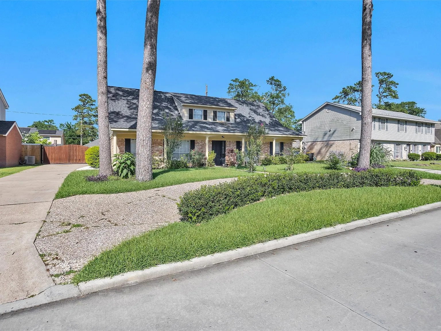 4 bed, 2.5 bath, 2669 sqft, $2,400 — Photo 3
