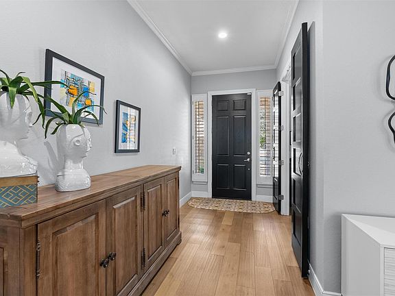 5th image of 109 Running Water St