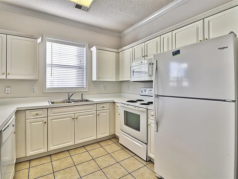 604 Heathrow Dr #1102 — Photo 20