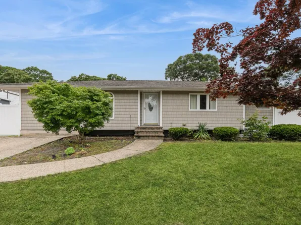 182 Smithtown Polk Blvd, Centereach, NY 11720