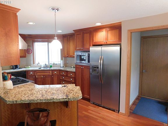 5th image of 1686 NE Greensword Dr