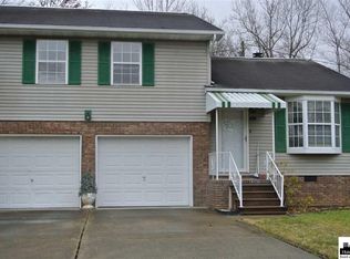 13 Cobblestone Ln, Huntington, WV 25705