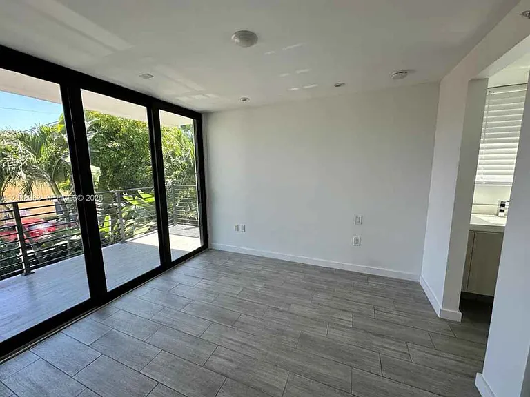722 NE 15th Ave — Photo 22