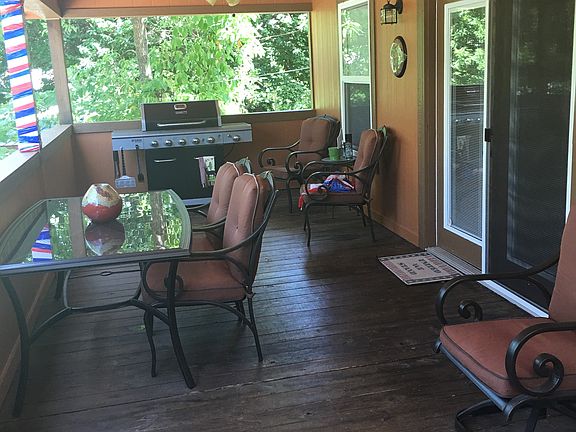 Huge upper deck porch patio