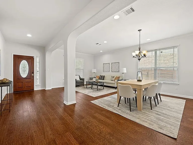 703 S Frontier Ln — Photo 4