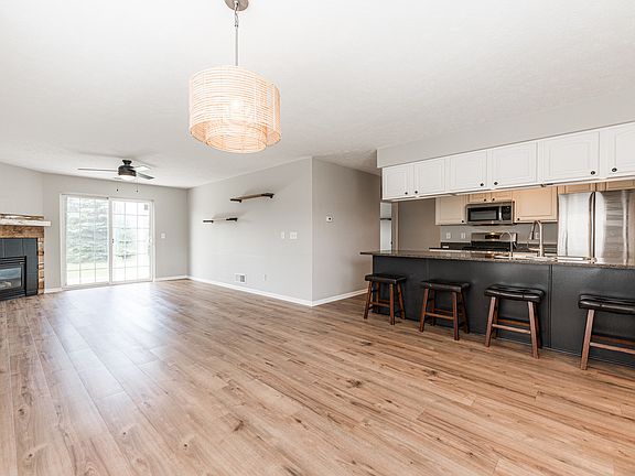 3rd image of 961 Kelly Ln #961