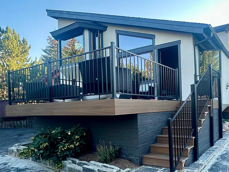 Deck facing the mountain.