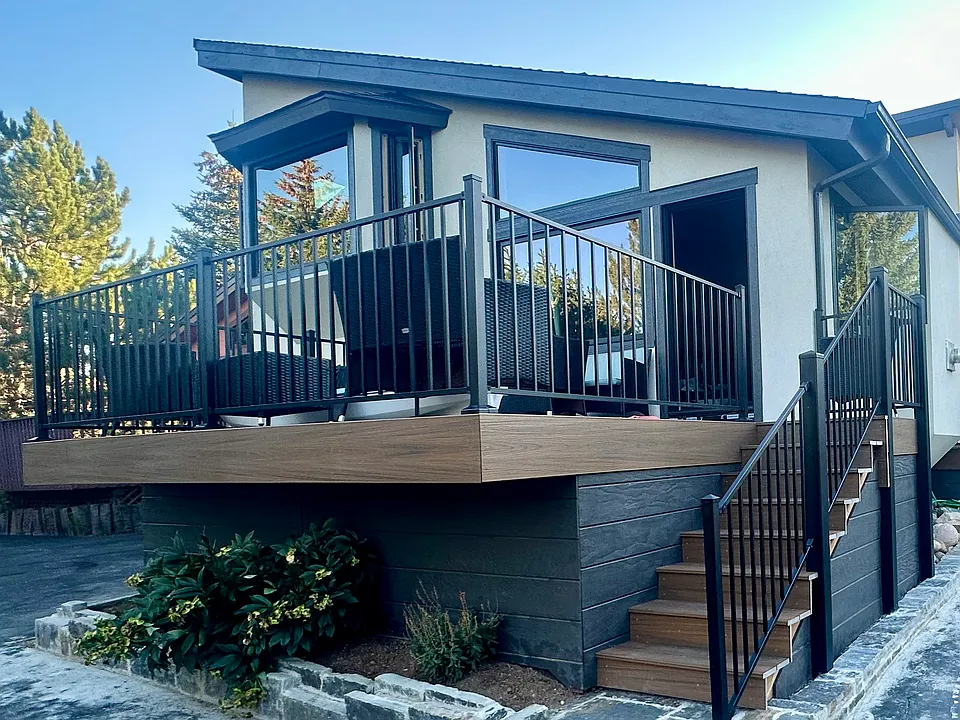 Montview Ln