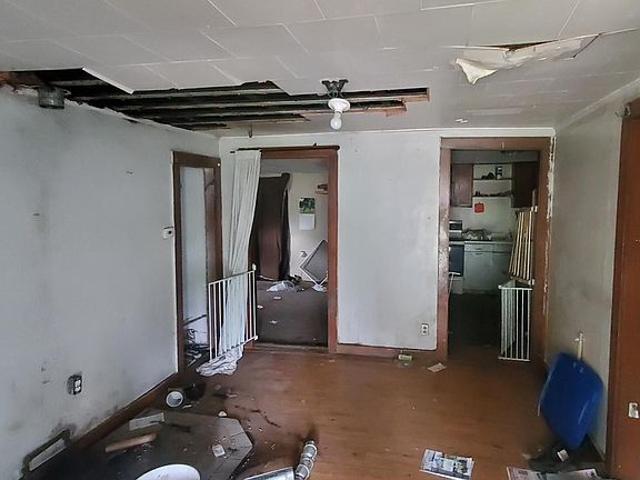 3rd image of 215 6th St SW