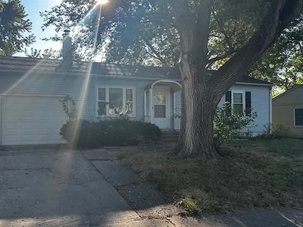 1217 N Cedar Crest Dr, Independence, MO 64056