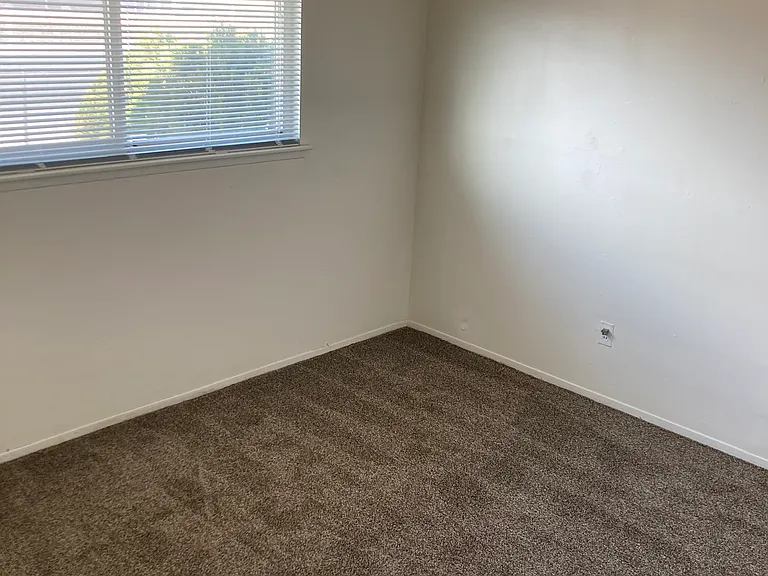 1002 E Navajo St — Photo 6