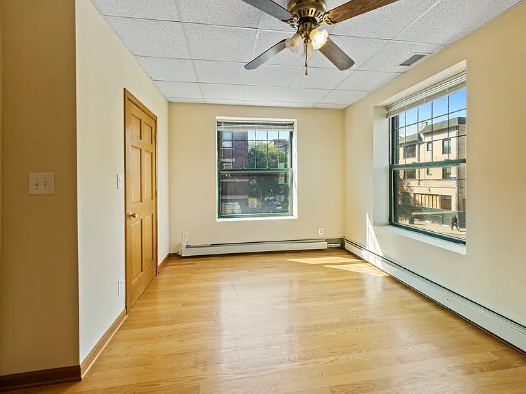 1435 E 53rd St #2W — Photo 15