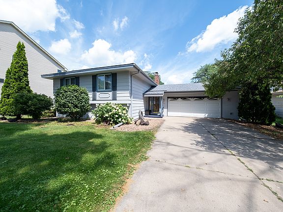 2nd image of 1581 Woodside Ct NE
