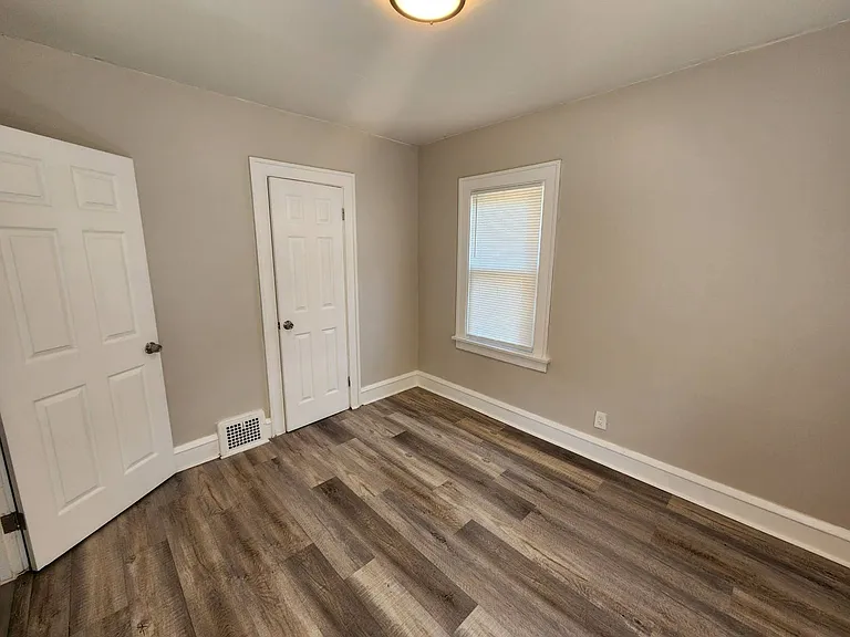 974 Royal Rd — Photo 22