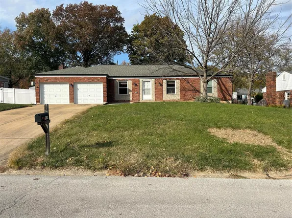 109 Royal Oaks Dr, Ballwin, MO 63021