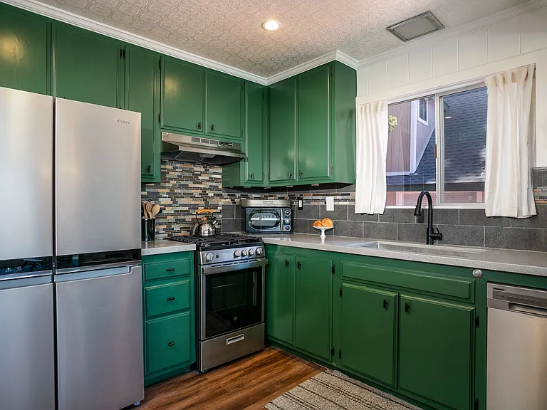 720 Buckingham Sq — Photo 54