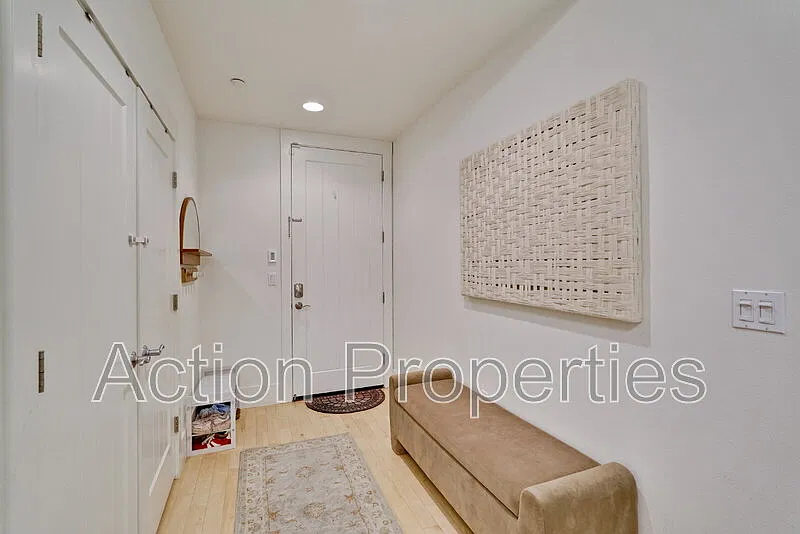 3 bed, 2.0 bath, 1467 sqft, $6,475 — Photo 3