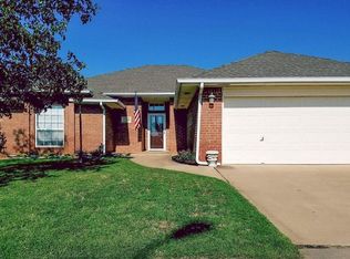 7716 Sandlewood Dr, Oklahoma City, OK 73132